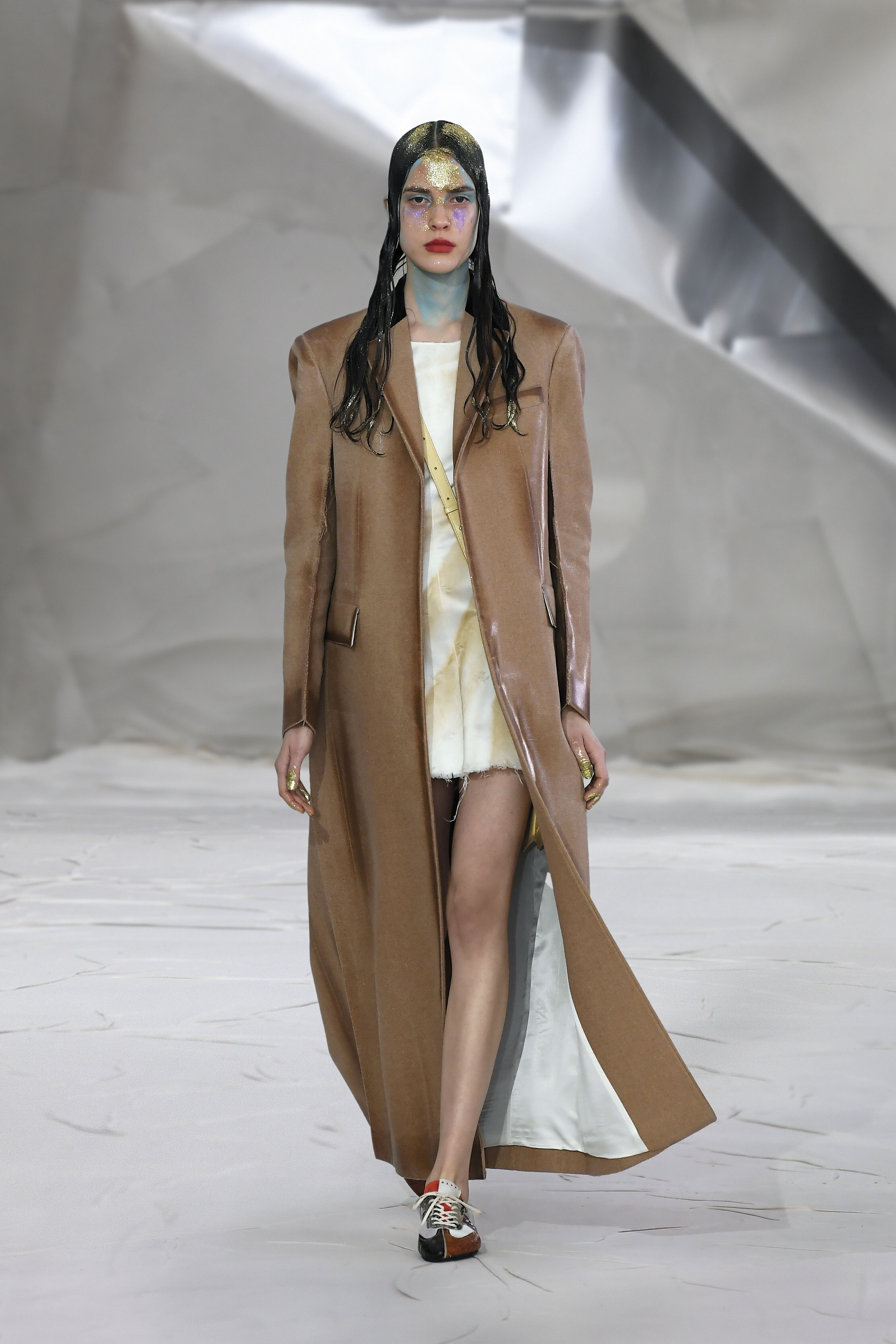 コート MARNI FW20 DOUBLE-BREASTED TRENCH (CPMA0146QU_TP677CHM24) Short black cotton trench with Marni Symbol | Marni